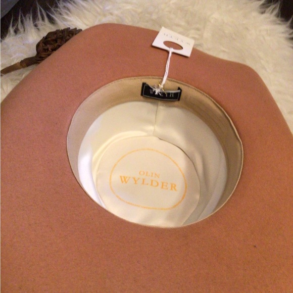 NEW! Wyeth feathered caramel cowgirl - Picture 5 of 5